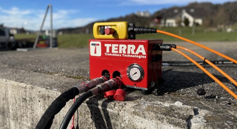 Utilaj pentru bransamente si foraj dirijat TERRA-JACK 200